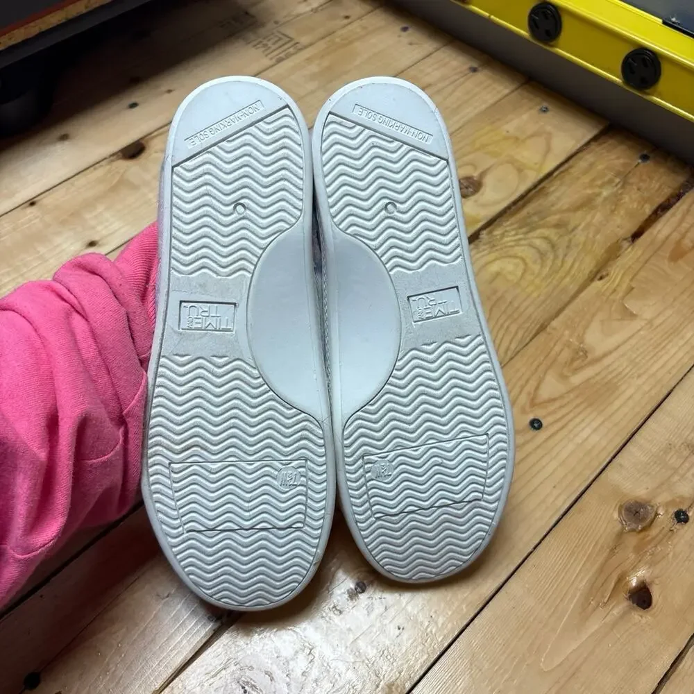 Women’s 7 1/2W shoes
